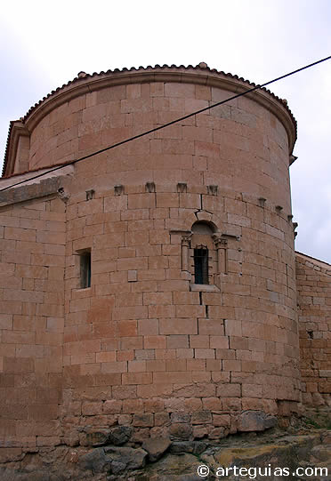 &Aacute;bside de la iglesia de Fuentespreadas. Comarca del Vino