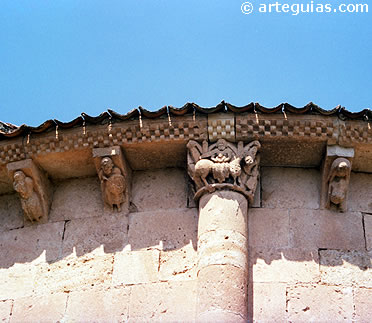 Detalle de la iglesia de San Miguel de Fuentidue&ntilde;a, Segovia