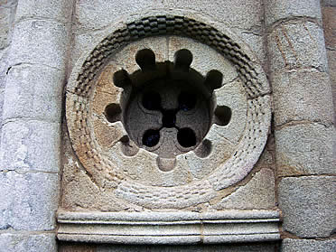 Detalle del &aacute;bside de San Marti&ntilde;o de Gargant&aacute;ns