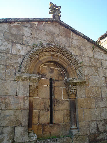 Ventana de la cabecera de la iglesia de Gomariz