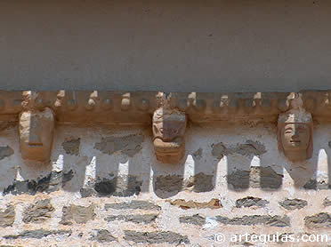 Canecillos de la iglesia de Gopegi
