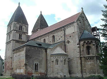 Iglesia de Jak, una de las mejor conservadas del Rom&aacute;nico de Hungr&iacute;a