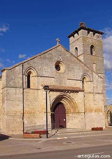 Fachada de la Colegiata de Husillos