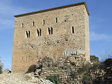 Torre se&ntilde;orial en el Castillo de Llord&agrave;