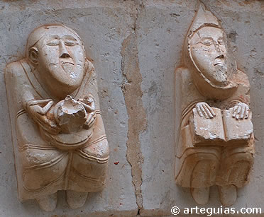 Detalle de la portada de la iglesia de Mi&ntilde;&oacute;n de Santib&aacute;&ntilde;ez, de las m&aacute;s interesantes del Alfoz de Burgos