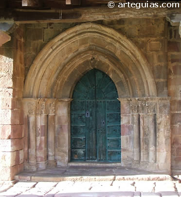 Portda a de la iglesia de Mud&aacute;