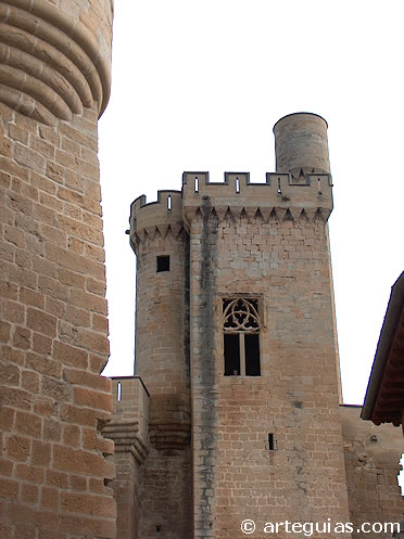 Una de las torres del Castillo de Olite, Navarra