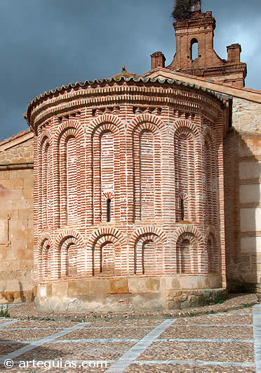 &Aacute;bside de la iglesia de Olmo de la Guare&ntilde;a. Zamora