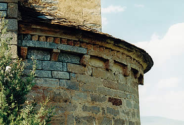 Sant Pere d'Olopte: detalle del &aacute;bside