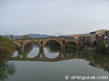 Puente la Reina. Puente sobre el Camino de Santiago