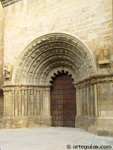 Porta rom&aacute;nica en Puente la Reina, Navarra