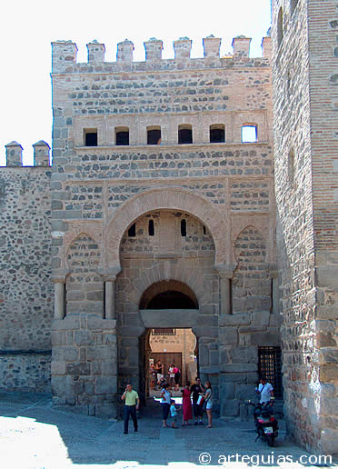 Puerta Antigua de la Bisagra, por la que entr&oacute; Alfonso VI en la ciudad de Toledo en 1085