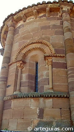 &Aacute;bside de la iglesia de Villanueva de la Torre. Palencia