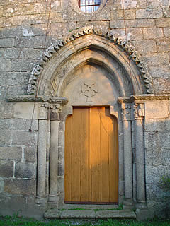 Portada de San Xo&aacute;n de Sadurnin, en plena Comarca do Ribeiro