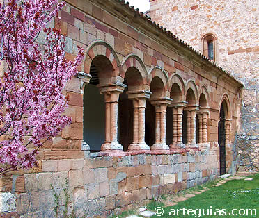 P&oacute;rtico rom&aacute;nico de la iglesia de San Bartom&eacute; de Atienza