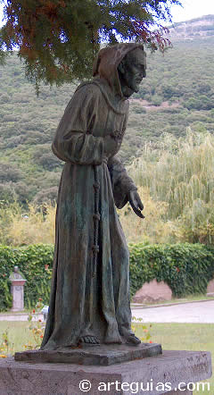 Estatua de San Francisco de As&iacute;s en Santo&ntilde;a (Cantabria)
