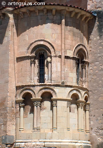 &Aacute;bside de la Ep&iacute;stola. San Mart&iacute;n, Segovia
