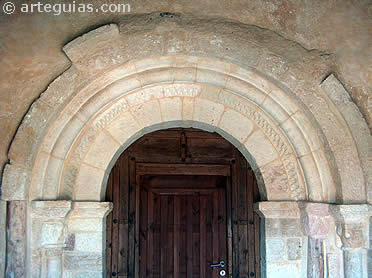 Puerta rom&aacute;nica a&ntilde;adida