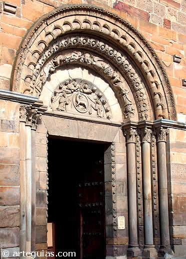 Puerta meridional de la iglesia de Santa Mar&iacute;a del Azogue de Benavente, Zamora