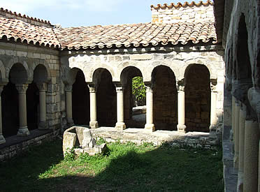Claustro del Monasterio de Santa Mar&iacute;a de Mur
