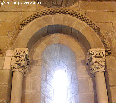 Santa Marta de Tera. ventanal del &aacute;bside