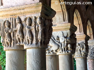 Detalle del claustro de Santillana del Mar, Cantabria