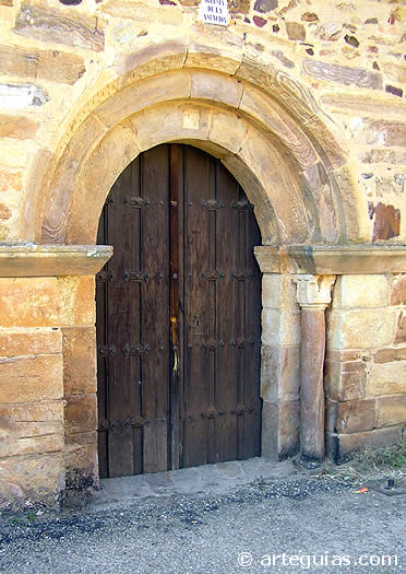 Puerta de la iglesia de Tabara