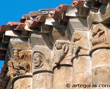 Grupo de capiteles en el &aacute;bside de la iglesia de Vallejo de Mena