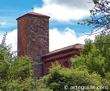Iglesia de Villavelayo en el Valle del Najerilla