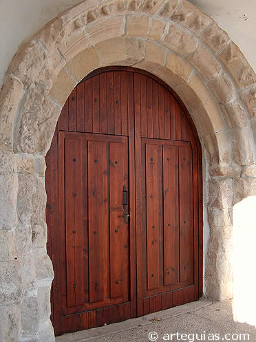 Puerta de la iglesia de Venturada