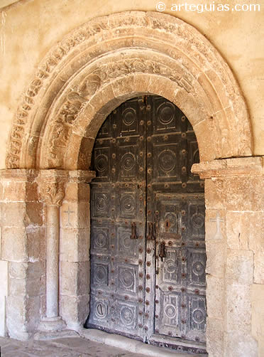 Puerta de la iglesia de Villasayas