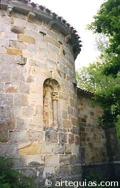 &Aacute;bside de la iglesia de Virtus, en el Valle de Valdebezana