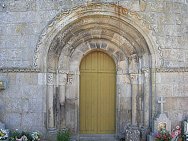 Portada de Santa Mar&iacute;a de Zos, una de las m&aacute;s valiosas de la Comarca da Limia