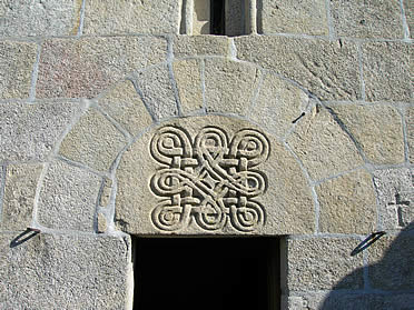 La original&iacute;sima decoraci&oacute;n del t&iacute;mpano de la portada sur de Zos