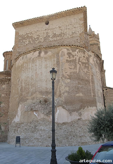 Cabecera con &aacute;bside semicircular