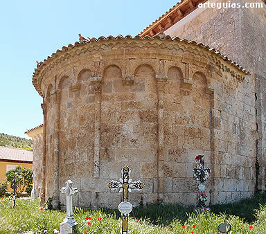 Peculiar &aacute;bside de la iglesia de Pinillos de Esgueva