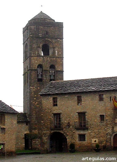 Torr de la iglesia de Santa Mar&iacute;a de A&iacute;nsa