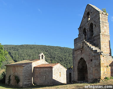 Iglesia de Aldea de Ebro con su fant&aacute;stica espada&ntilde;a exenta