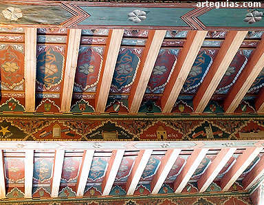 Parte del alfarje del claustro. Obra del siglo XIV