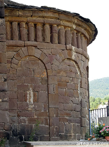 T&iacute;pica iglesia serrablesa del &Aacute;lto G&aacute;llego: Satu&eacute;