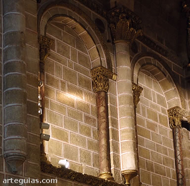 Arquer&iacute;as presbiteriales de uno de los &aacute;bsides