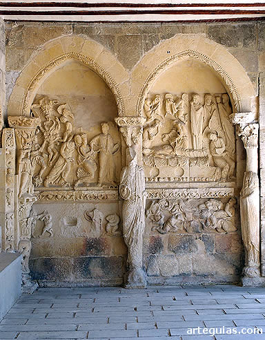 Parte de la escultura del p&oacute;rtico de Armentia