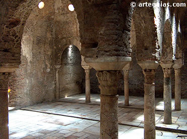 Sala de agua templada de los Ba&ntilde;os &aacute;rabes de Granada