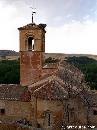 Iglesia rom&aacute;nica de Caballar, a poco kil&oacute;metros de Tenzuela