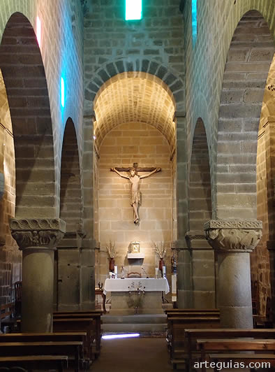 Cuerpo de la iglesia de la Colegiata de Teverga