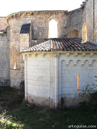 Exterior de la cabecera rom&aacute;nica  del Monasterio de Arlanza