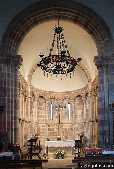 Interior de la cabecera de la iglesia de San Juan de Amandi
