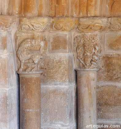 Capiteles de la puerta