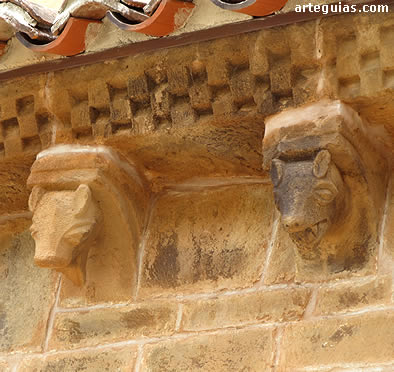 San Pedro de Teverga: canecillos del muro exterior sur