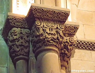 Capiteles vegetales del interior